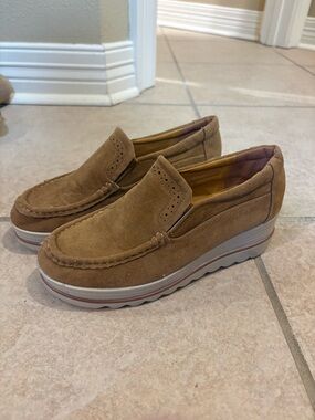 Refresh Women's Tan Suede Wedge Slip-On Loafers